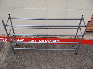 lot 281 image: DVDVHS RACK
