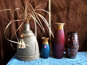 lot 289 image: NICE ASSORTMENT OF VASES