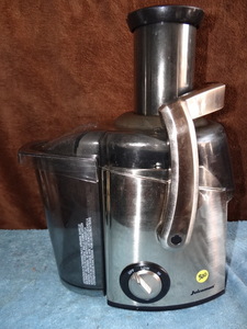 lot 300 image: Juiceman Juicer JM400 Automatic Juice Extractor - Stainless Steel - 700W - TESTEDWORKS $$$