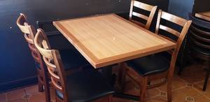 lot 162 image: Table with 4 Chairs - Table Measures 42 x 30