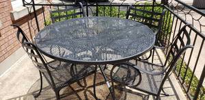 lot 187 image: 4 Metal Patio Table with 4 Chairs