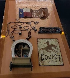 lot 202 image: Lot of Western Themed Wall Art - 5 Pieces