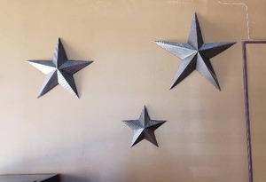 lot 219 image: Lot of 3 Decorative Metal Stars