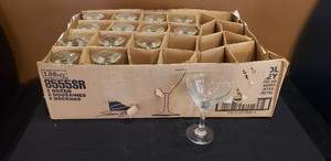 lot 252 image: Lot of 14 Stemmed Cocktail Glasses