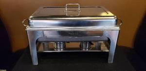 lot 303 image: Tramontina 9 Qt Chafing Dish