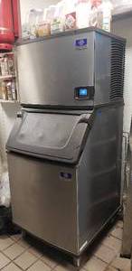 lot 5 image: Manitowoc Indigo NXT Ice Machine Head w Manitowoc Ice D570 Ice Bin - 532 lbs Ice Per Day