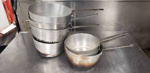 lot 24 image: Lot of 7 Aluminum Pots - Various Sizes