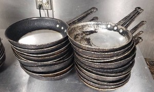 lot 26 image: Lot of 20 Aluminum 10 Pans