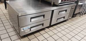 lot 31 image: Avantco 4 Drawer Refrigerated Chef Base 72L x 32W x 26H - Model 178CHEFBSE72