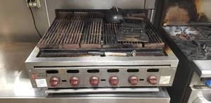 lot 32 image: Wolf ACB36-101 Countertop Gas Charbroiler with 6 Burners - 36L x 31W x 13H