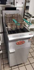 lot 35 image: Avantco FF300-N Gas 40 lb. Stainless Steel Floor Fryer