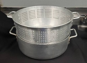 lot 48 image: Winco #17 Aluminum Pot and Strainer