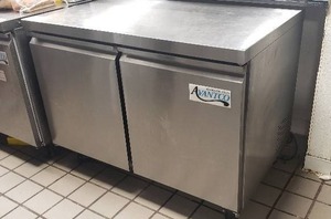 lot 62 image: Avantco Undercounter Refrigerator 48L x 30W x 35H - Model 178SSUC48RHC