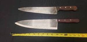 lot 68 image: Lot of 2 Knives - Maestranzi Sons and ForschnerVictorinox