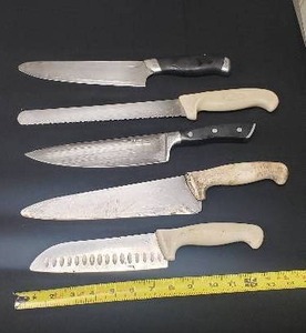 lot 70 image: Lot of 5 Knives