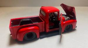 lot 15 image: 1956 Ford F100 Die Cast Truck Scale 124