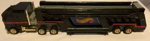 lot 87 image: 1986 Hot Wheels Tractor Trailer Car Hauler