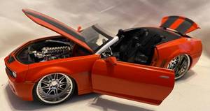 lot 96 image: 2007 Camaro Convertible 124 Die Cast Car