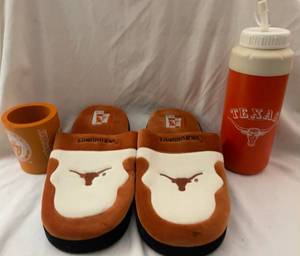 lot 117 image: Pair of Texas Longhorn Slippers and Large Water Bottle and Koozie