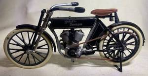 lot 264 image: 1909 Harley-Davidson Twin 5DV-Twin Early Motorcycle Maisto 118