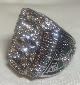 lot 268 image: Chicago Blackhawks Stanley Cup Ring 2010 TOEWS Sz 9.5 (Replica)