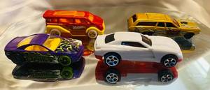 lot 286 image: Hot Wheels 2019 Mattel, 2000 Mattel Muscle Tone, 2012 Mattel Station Wagon and 2012 Mattel Speed box