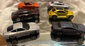 lot 319 image: 6 Maisto Die Cast Cars