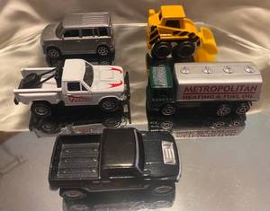 lot 322 image: 5 Maisto Die Cast Cars