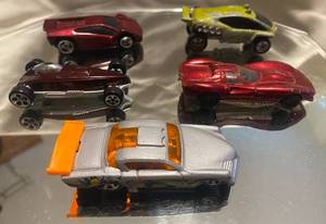 lot 333 image: Hot Wheels 1998 Performing Car 1999 Green Car 1999 Red Car 1999 Red Car 1999 Dark Maroon Car