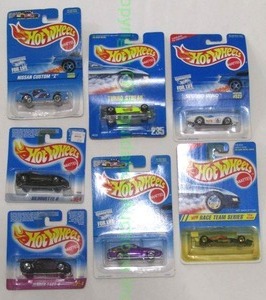lot 35 image: Assorted retro Hot Wheels in unopened blister packs