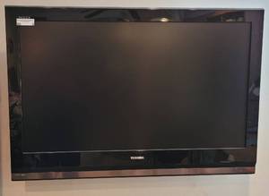 lot 2 image: 42 TOSHIBA REGZA TV WITH REMOTE.