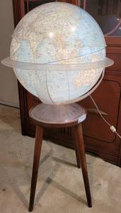 lot 4 image: VINTAGE LIGHTED GLOBE WITH STAND.