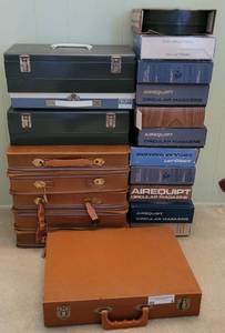 lot 9 image: LARGE LOT OF VINTAGE PICTURE SLIDES IN STORAGE CASES AND BOXES.