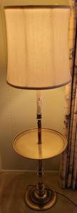 lot 16 image: VINTAGE SOLID BRASS BASE FLOOR LAMP WITH SHADE.