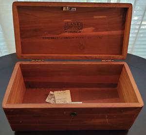 lot 22 image: VINTAGE SALESMAN SAMPLE LANE CEDAR CHEST.