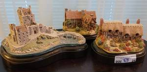 lot 24 image: LOT OF 3 COLLECTIBLE SCULPTURES. (SOLD 3X THE MONEY)