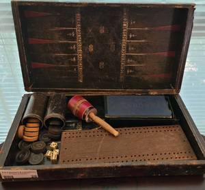lot 26 image: VINTAGE CHECKERS GAME AND MORE.
