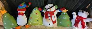 lot 30 image: CHRISTMAS THEMED FIREPLACE DECOR.