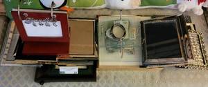 lot 31 image: LOT OF PICTURE FRAMES IN VARIOUS STYLES AND SIZES.