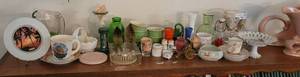 lot 36 image: MIXED LOT OF COLLECTIBLES INCLUDING SMALL VASES, PLATES, GLASS AND MORE.