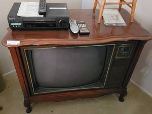 lot 42 image: VINTAGE ZENITH HOME TV WITH WOOD FRAME PLUS SONY VCR MODEL SLV-N500 WITH REMOTES.