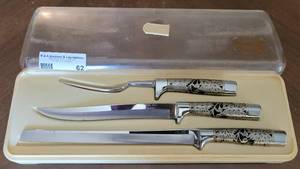 lot 62 image: VINTAGE 3-PIECE CARVEL HALL CARVING SET WITH BLACK UNDERLAY AND SILVER OVERLAY BY BRIDDELL WITH ORIGINAL STORAGE BOX.