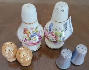 lot 64 image: VINTAGE SALT AND PEPPER SHAKERS INCLUDING FROM ENGLAND AND JAPAN.