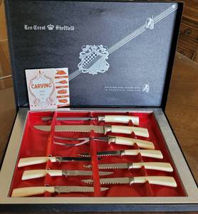 lot 68 image: VINTAGE REO CREST SHEFFIELD ENGLAND CARVING AND KNIFE SET IN ORIGINAL BOX.