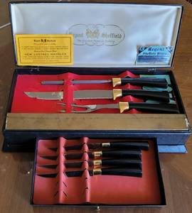 lot 69 image: VINTAGE REGENT SHEFFIELD CARVING AND STEAK KNIFE SET WITH ORIGINAL BOX.