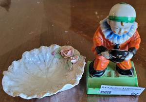 lot 92 image: VINTAGE GOLDCASTLE HANDPAINTED CHIKUSA MATCH HOLDER FIGURINE MADE IN JAPAN PLUS LEFTON CHINA DISH.
