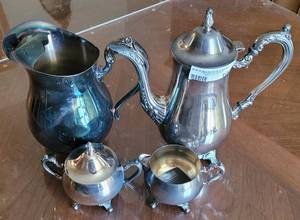 lot 102 image: SILVER PLATE TEAPOT, PITCHER, AND SUGAR CREAMER.