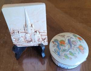lot 103 image: WEDGWOOD BONE CHINA LIDDED ROUND BOX PLUS MORE.