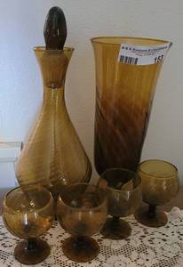 lot 153 image: VINTAGE DECANTER WITH CUPS PLUS VASE.