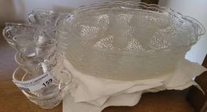 lot 159 image: VINTAGE GLASS SNACK PLATES WITH CUPS.